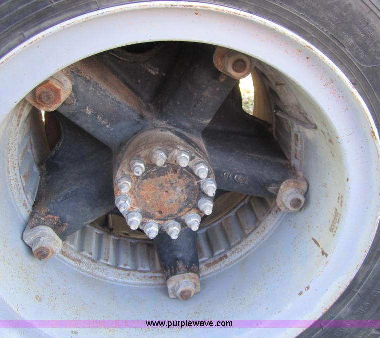 image for item C5016 1993 Chevrolet Kodiak C6500 flatbed truck