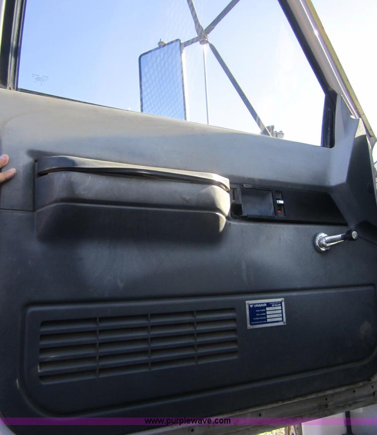 image for item C5016 1993 Chevrolet Kodiak C6500 flatbed truck