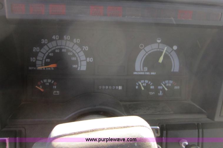 image for item C5016 1993 Chevrolet Kodiak C6500 flatbed truck