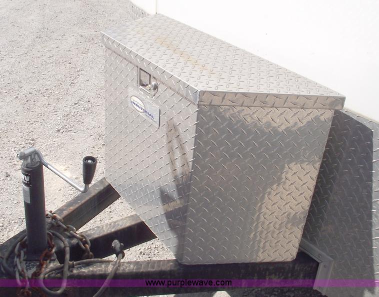 image for item C5559 2000 Doo Little 16' enclosed trailer