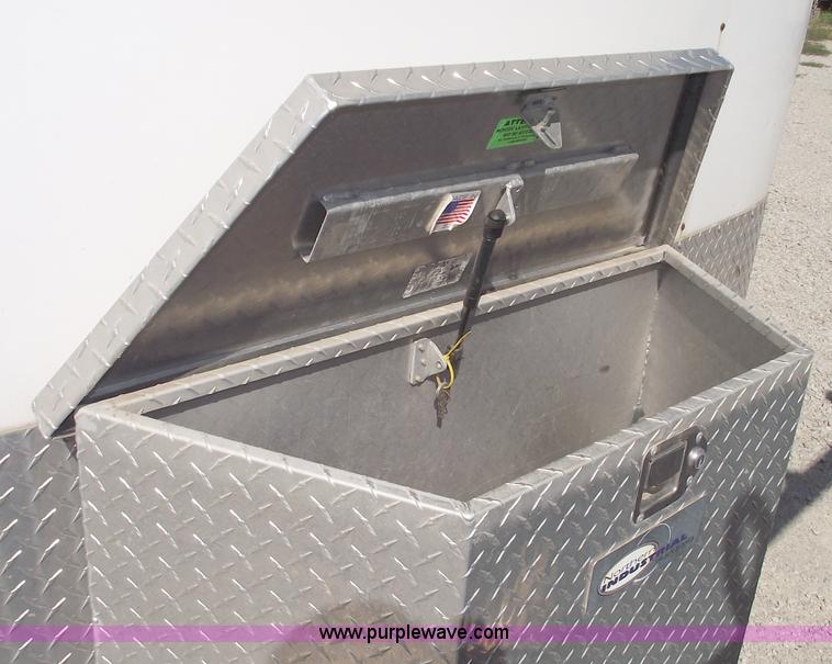 image for item C5559 2000 Doo Little 16' enclosed trailer