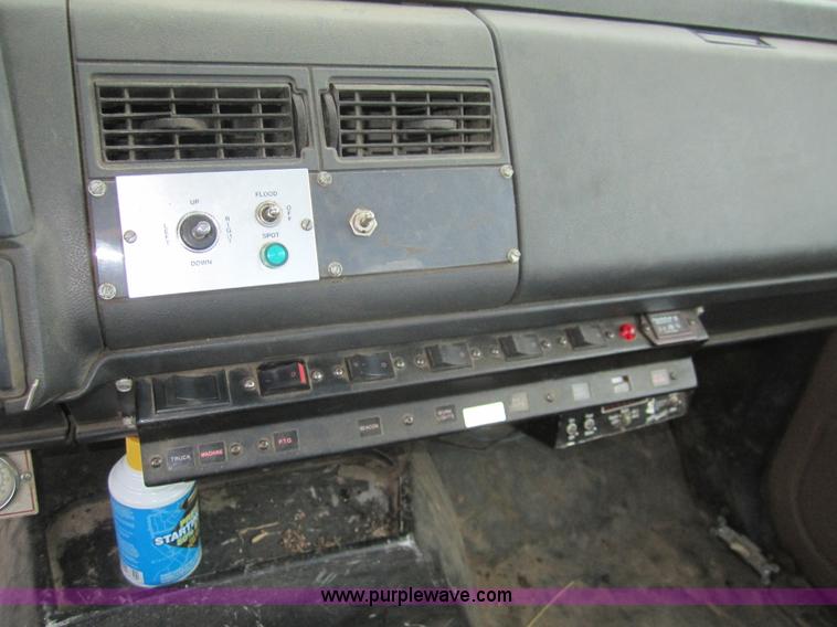 image for item C9754 1998 GMC C8500 bucket digger truck