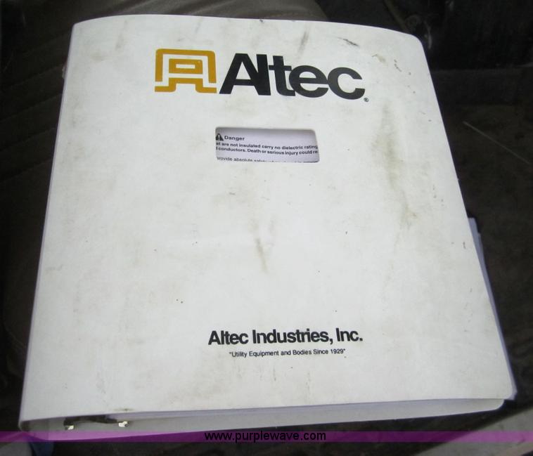 image for item C9754 1998 GMC C8500 bucket digger truck