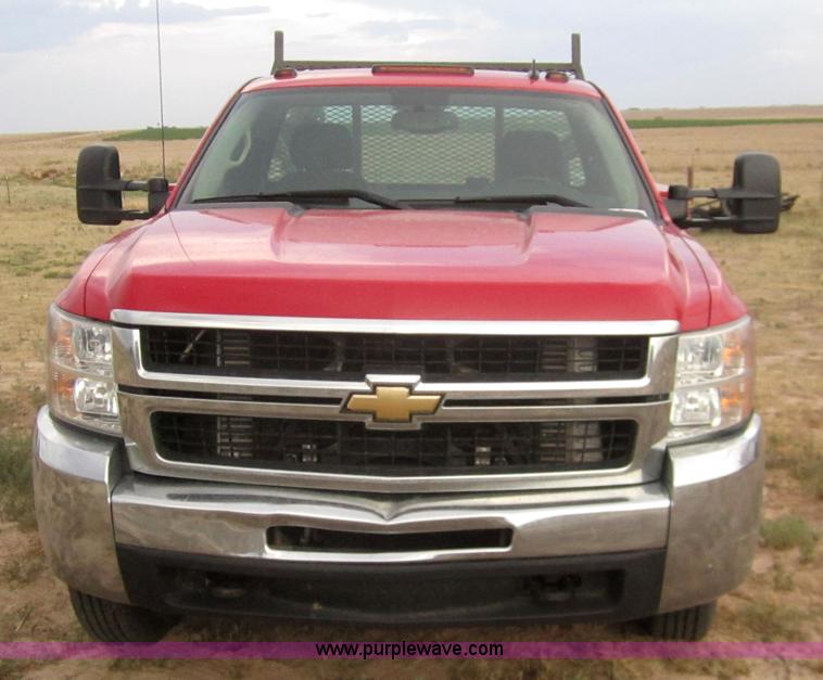 image for item C9755 2007 Chevrolet Silverado K3500HD service pickup truck