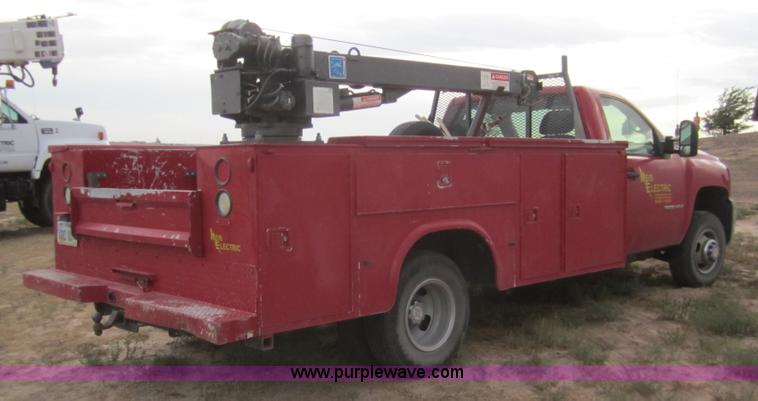 image for item C9755 2007 Chevrolet Silverado K3500HD service pickup truck