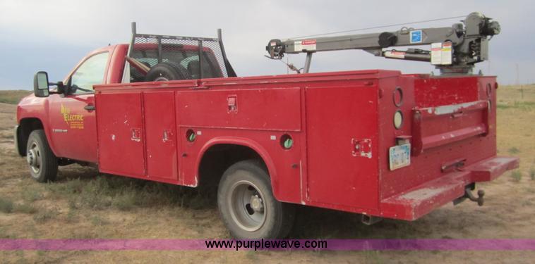 image for item C9755 2007 Chevrolet Silverado K3500HD service pickup truck