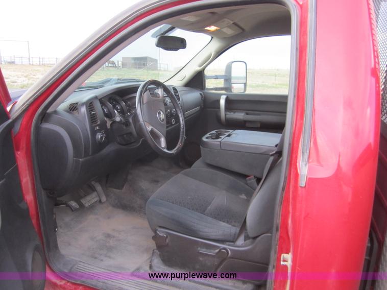 image for item C9755 2007 Chevrolet Silverado K3500HD service pickup truck