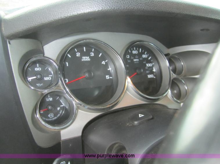 image for item C9755 2007 Chevrolet Silverado K3500HD service pickup truck