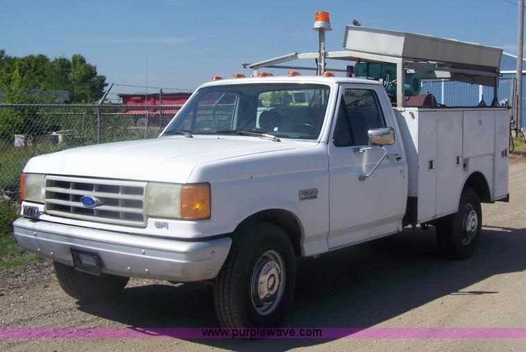 image for item D8513 1989 Ford F350 Custom pickup truck