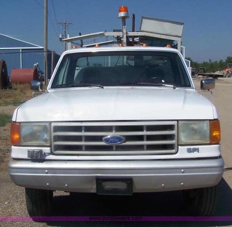 image for item D8513 1989 Ford F350 Custom pickup truck