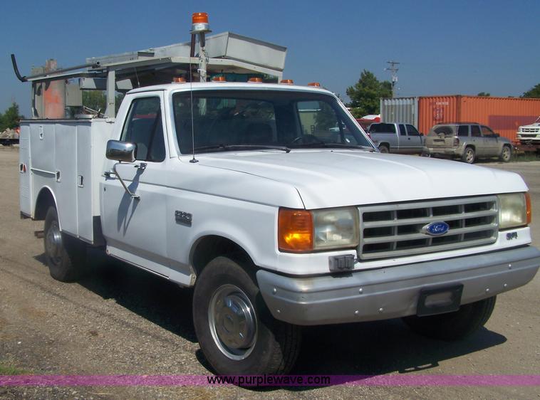 image for item D8513 1989 Ford F350 Custom pickup truck