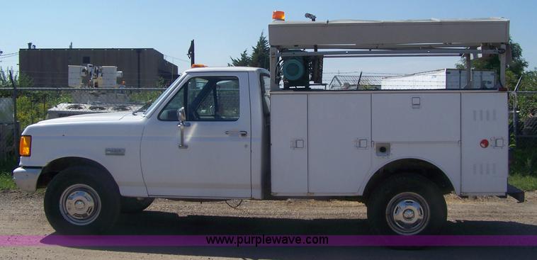 image for item D8513 1989 Ford F350 Custom pickup truck