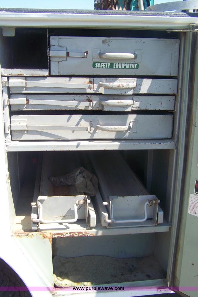 image for item D8513 1989 Ford F350 Custom pickup truck