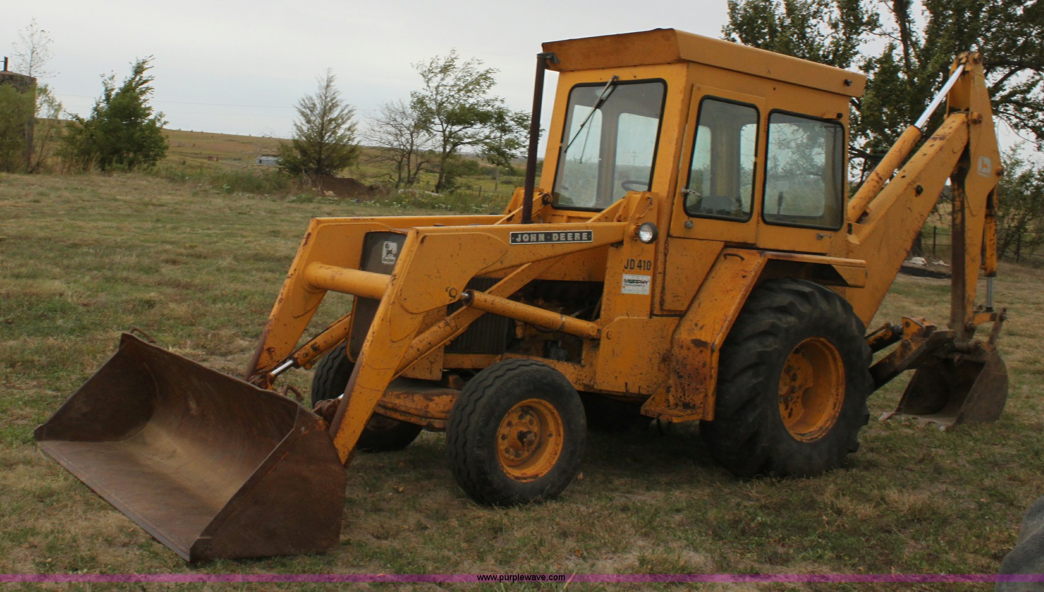 1979 John Deere 410 backhoe in Gridley, KS Item A2838 sold Purple Wave