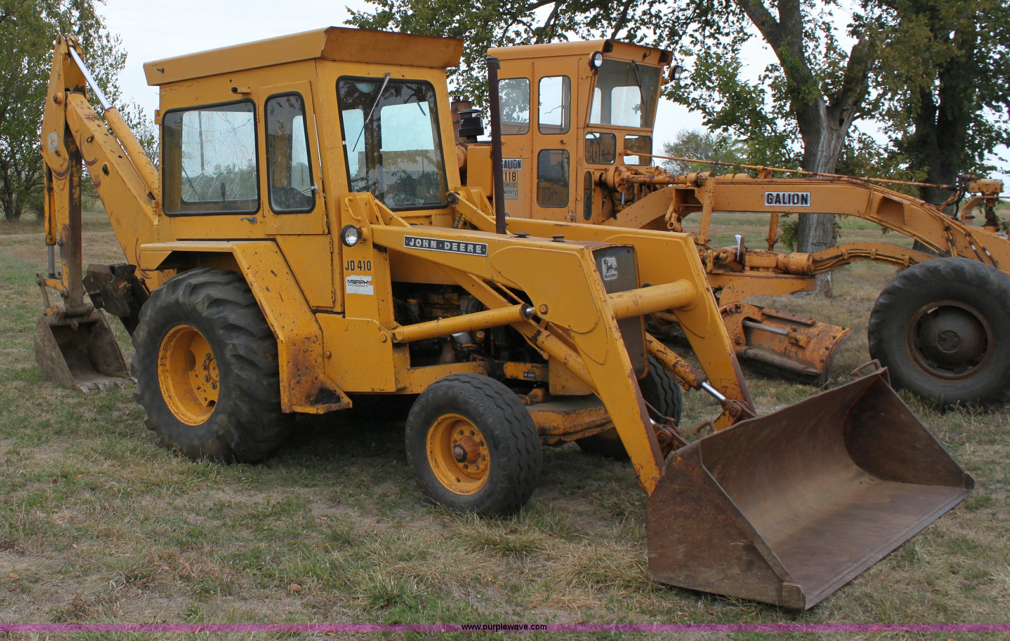 1979 John Deere 410 backhoe in Gridley, KS Item A2838 sold Purple Wave