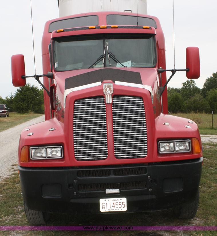 image for item A2351 1995 Kenworth T600 semi truck