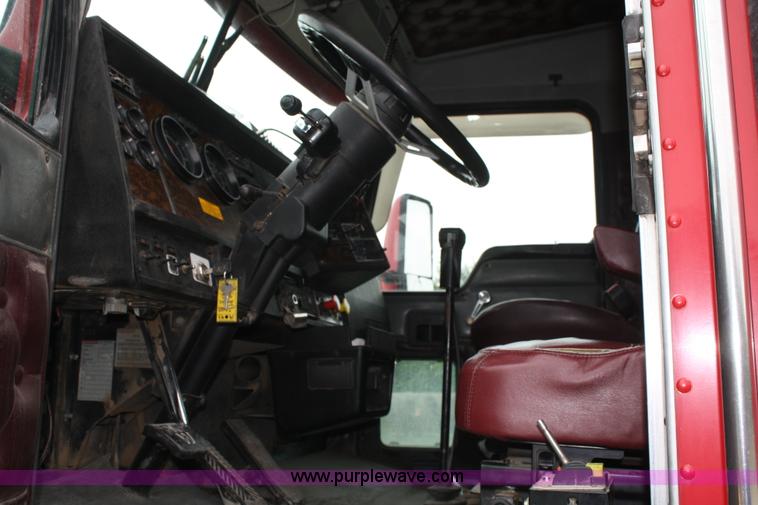 image for item A2351 1995 Kenworth T600 semi truck