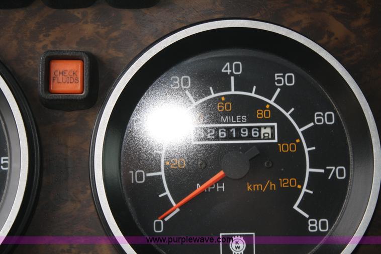 image for item A2351 1995 Kenworth T600 semi truck