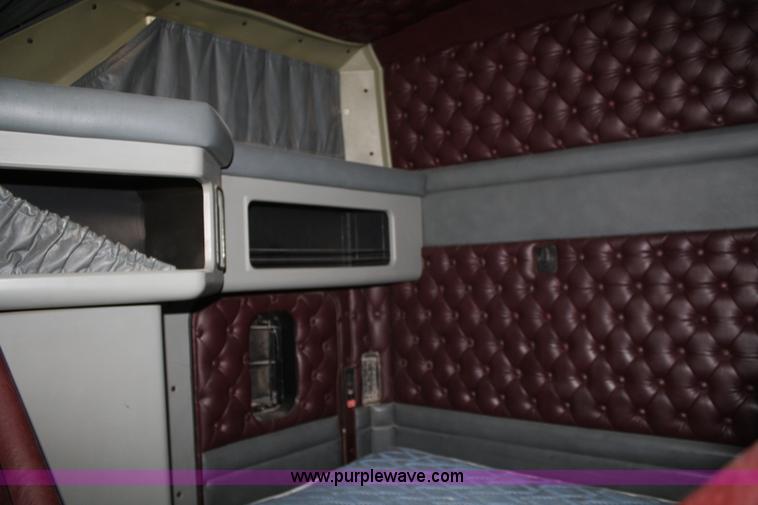 image for item A2351 1995 Kenworth T600 semi truck