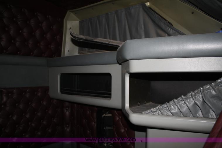 image for item A2351 1995 Kenworth T600 semi truck