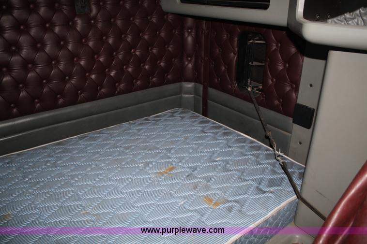 image for item A2351 1995 Kenworth T600 semi truck