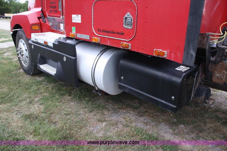 image for item A2351 1995 Kenworth T600 semi truck