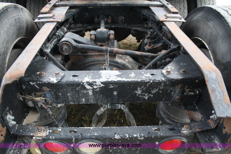 image for item A2351 1995 Kenworth T600 semi truck