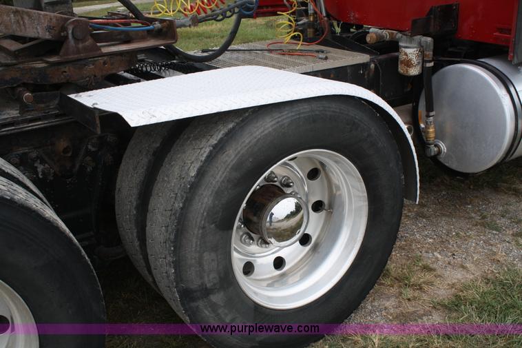 image for item A2351 1995 Kenworth T600 semi truck