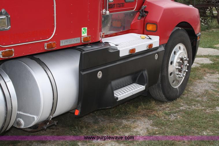 image for item A2351 1995 Kenworth T600 semi truck