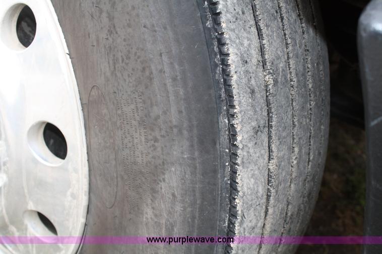 image for item A2351 1995 Kenworth T600 semi truck