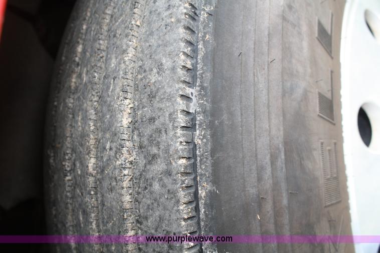 image for item A2351 1995 Kenworth T600 semi truck