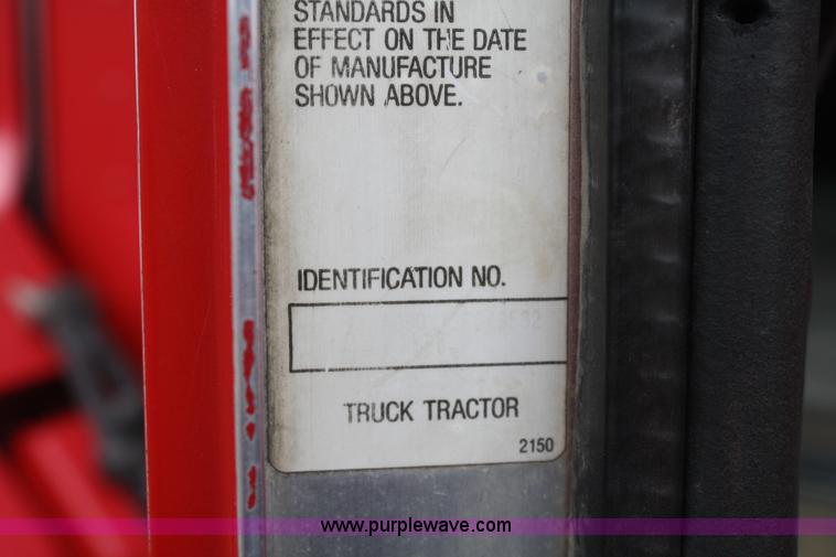 image for item A2351 1995 Kenworth T600 semi truck