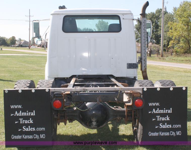 image for item A2371 2001 International 4700 cab and chassis