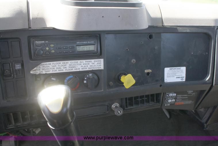 image for item A2371 2001 International 4700 cab and chassis