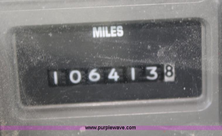 image for item A2371 2001 International 4700 cab and chassis