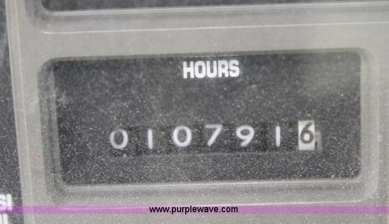 image for item A2371 2001 International 4700 cab and chassis