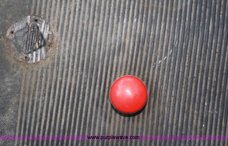 image for item A2371 2001 International 4700 cab and chassis