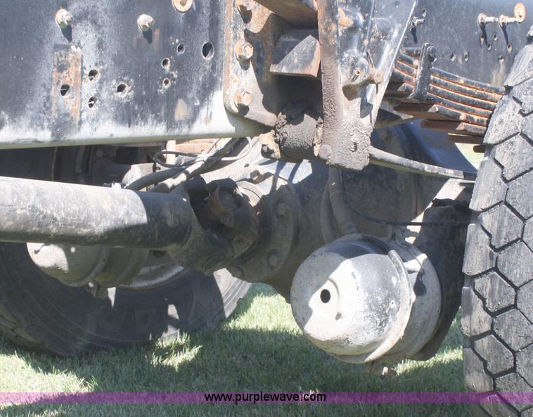 image for item A2371 2001 International 4700 cab and chassis