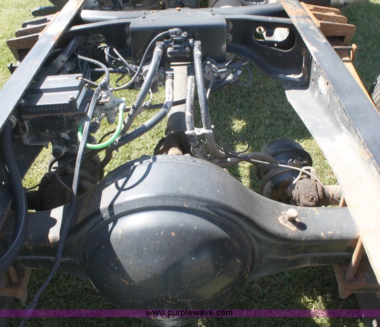 image for item A2371 2001 International 4700 cab and chassis