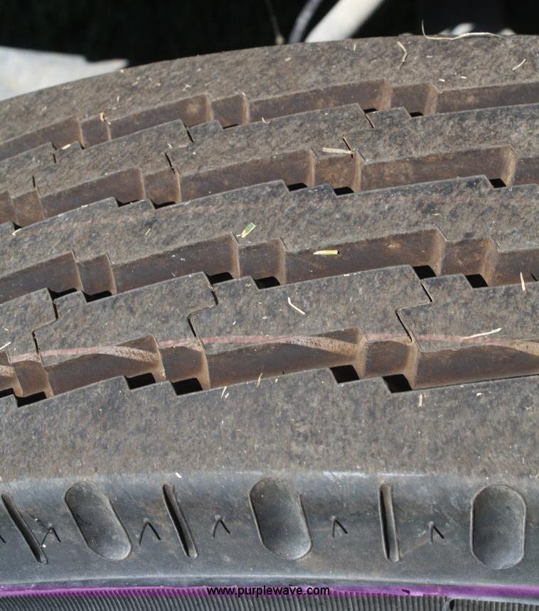 image for item A2371 2001 International 4700 cab and chassis