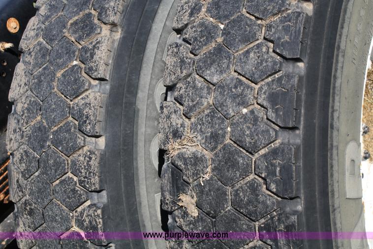 image for item A2371 2001 International 4700 cab and chassis