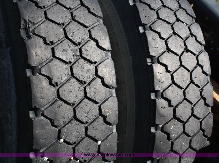 image for item A2371 2001 International 4700 cab and chassis