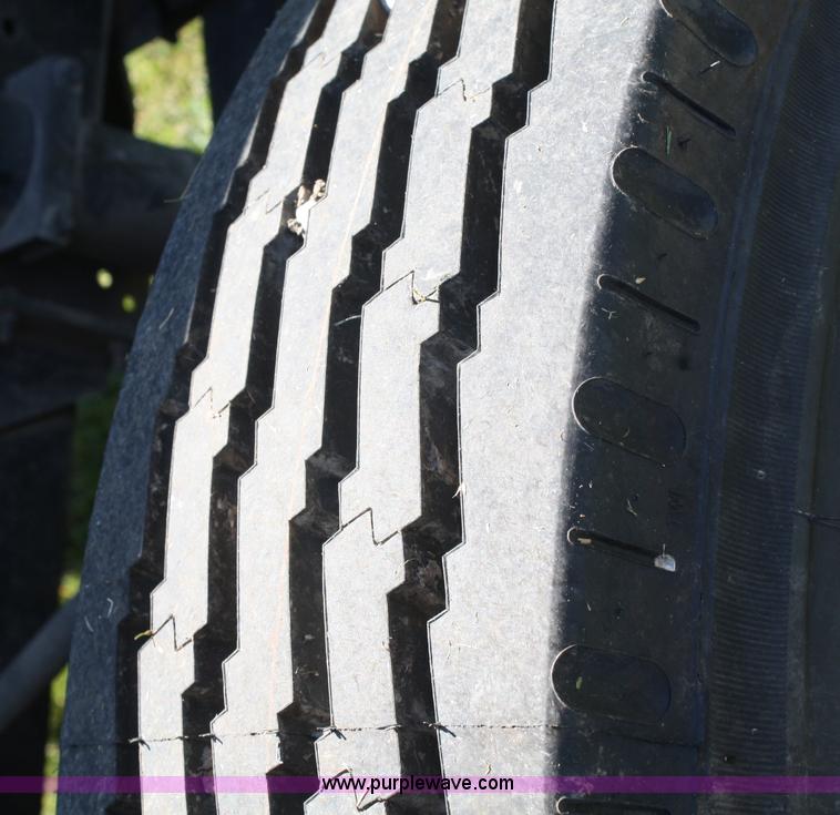 image for item A2371 2001 International 4700 cab and chassis