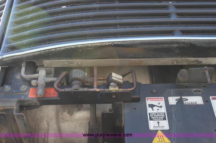 image for item A2900 1998 Utility 53' reefer trailer