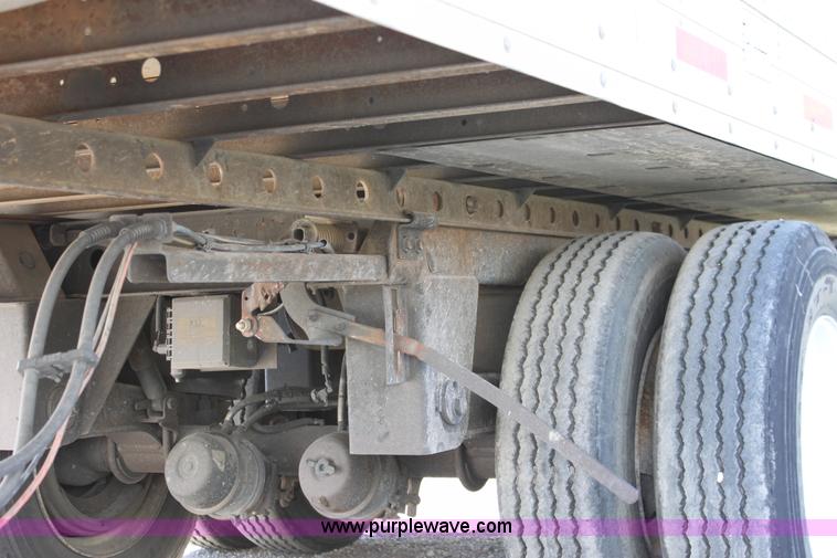 image for item A2900 1998 Utility 53' reefer trailer