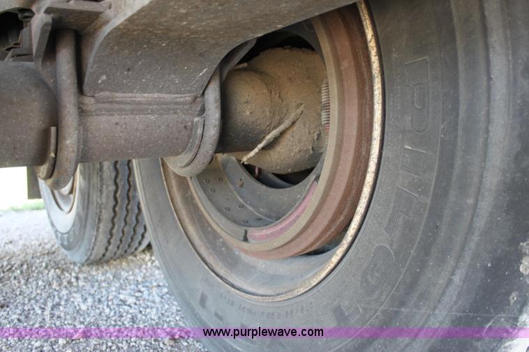 image for item A2900 1998 Utility 53' reefer trailer