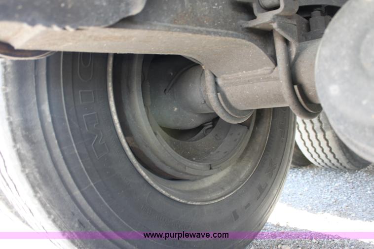 image for item A2900 1998 Utility 53' reefer trailer