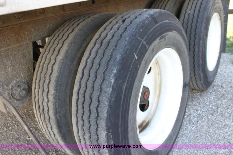 image for item A2900 1998 Utility 53' reefer trailer