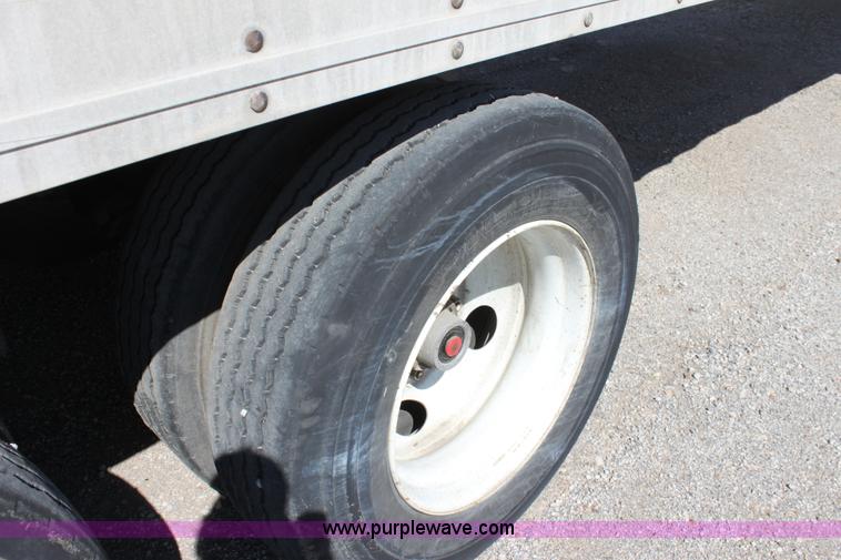 image for item A2900 1998 Utility 53' reefer trailer