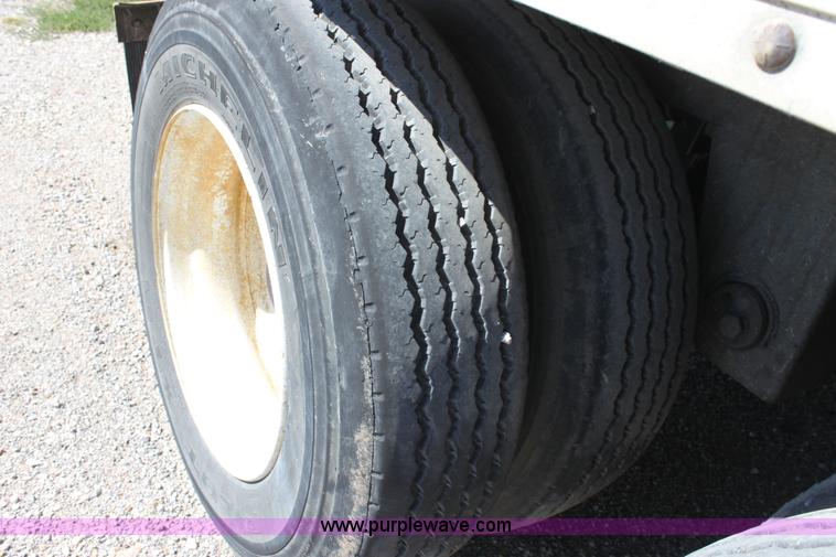 image for item A2900 1998 Utility 53' reefer trailer